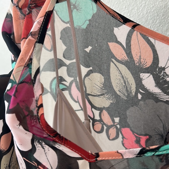 Express Black & Floral Flowy Blouse Size Medium - Picture 6 of 12